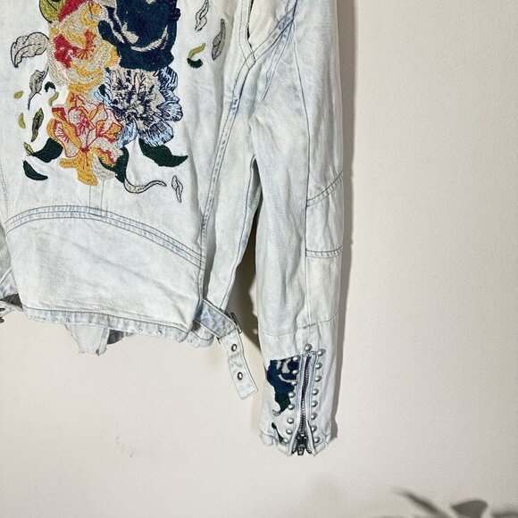 Blank NYC Women's Size Small Embroidered Studded Denim Moto Jacket Acid Wash - Picture 9 of 11